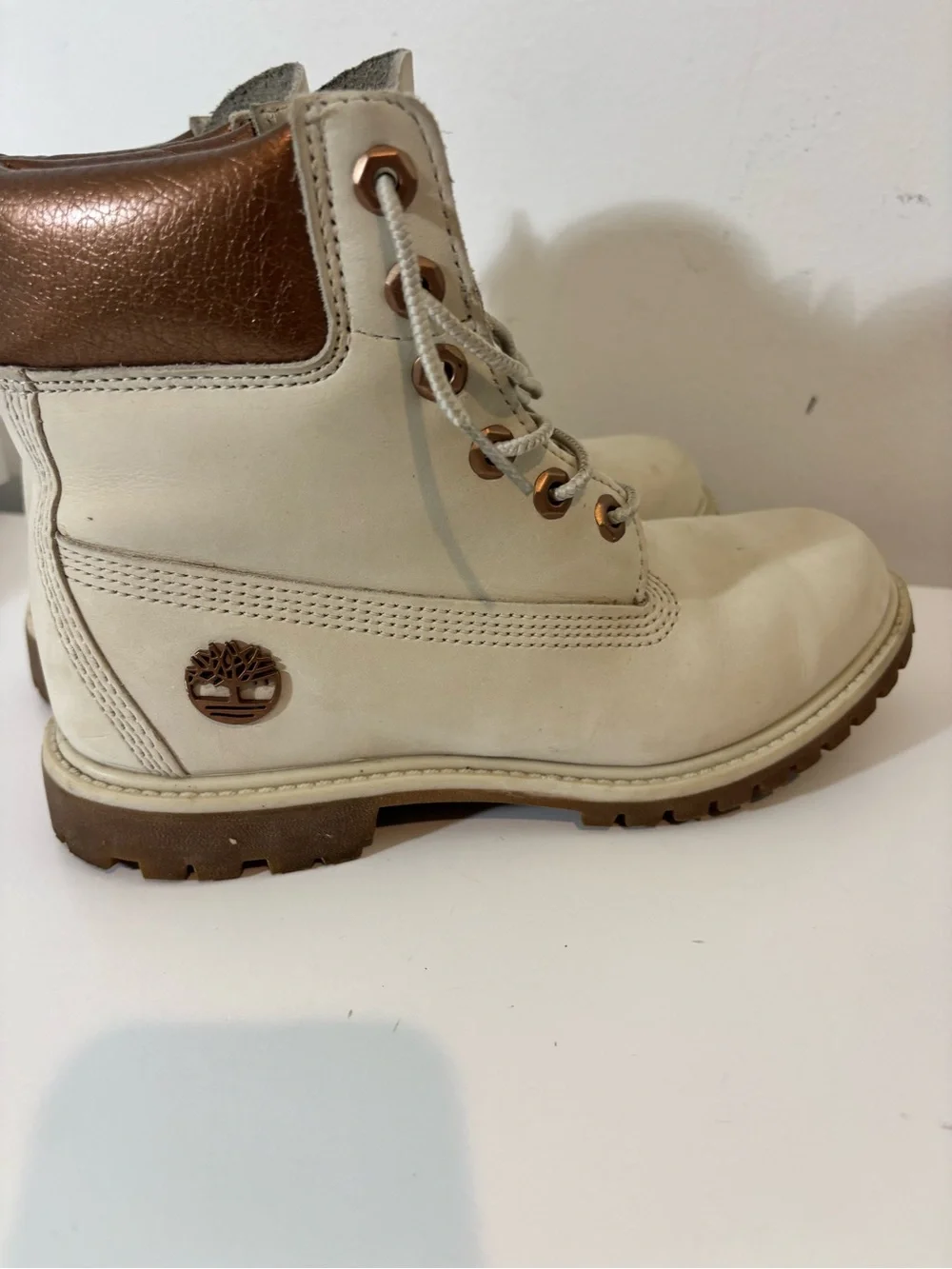 Timberland Women 7.5 Rose Gold Insulated Boots Lace Up Casual Fall Waterproof